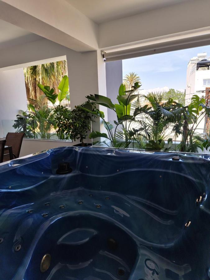 Carisa Deluxe Apartment With Jacuzzi Larnaca Exterior foto