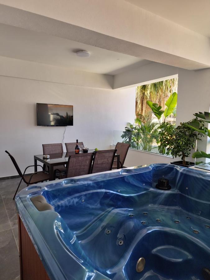 Carisa Deluxe Apartment With Jacuzzi Larnaca Exterior foto