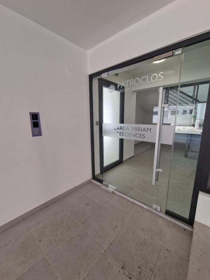 Carisa Deluxe Apartment With Jacuzzi Larnaca Exterior foto