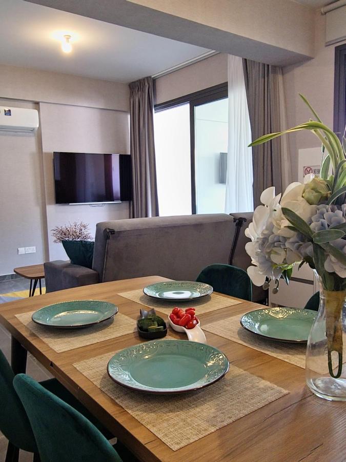 Carisa Deluxe Apartment With Jacuzzi Larnaca Exterior foto