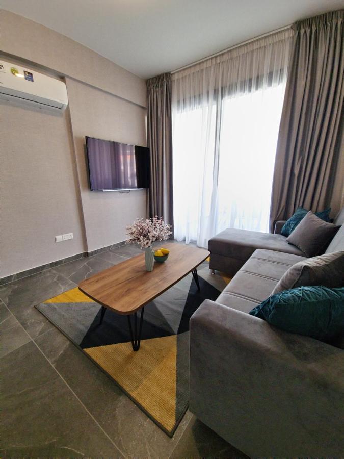 Carisa Deluxe Apartment With Jacuzzi Larnaca Exterior foto