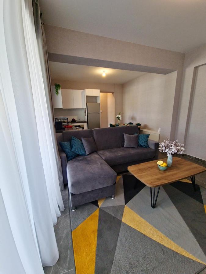 Carisa Deluxe Apartment With Jacuzzi Larnaca Exterior foto
