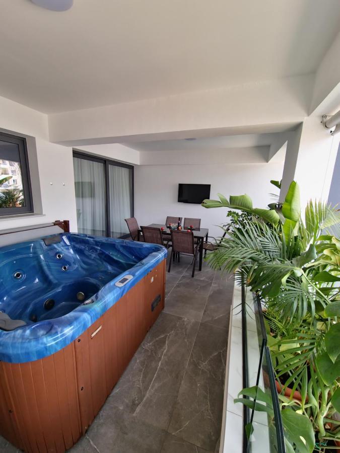 Carisa Deluxe Apartment With Jacuzzi Larnaca Exterior foto