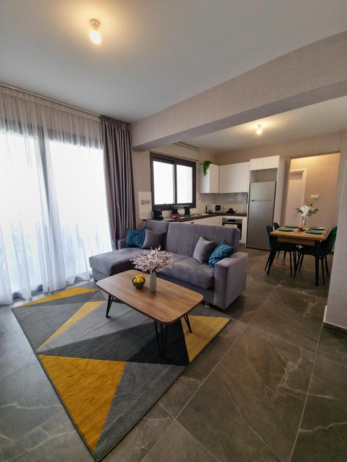 Carisa Deluxe Apartment With Jacuzzi Larnaca Exterior foto
